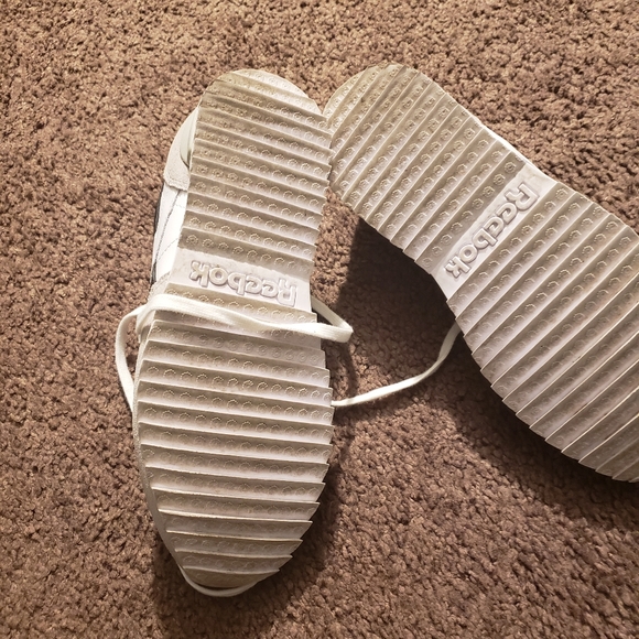 Mens size 8 Reebok - Picture 3 of 3